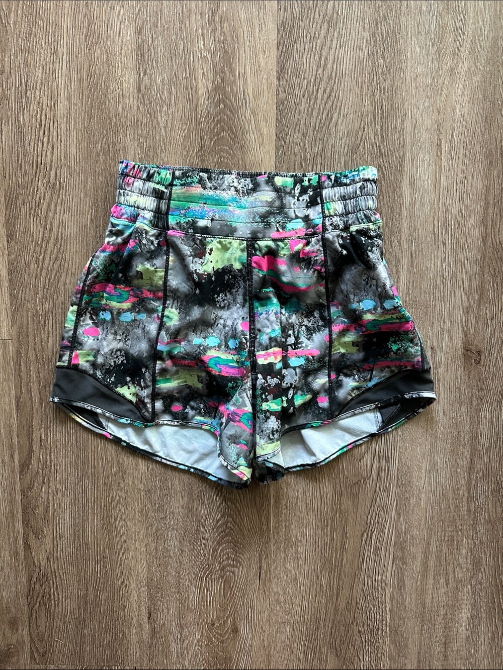Lululemon Hotty Hot High Rise 4" Shorts Paint Drift Multi Graphite Grey 2